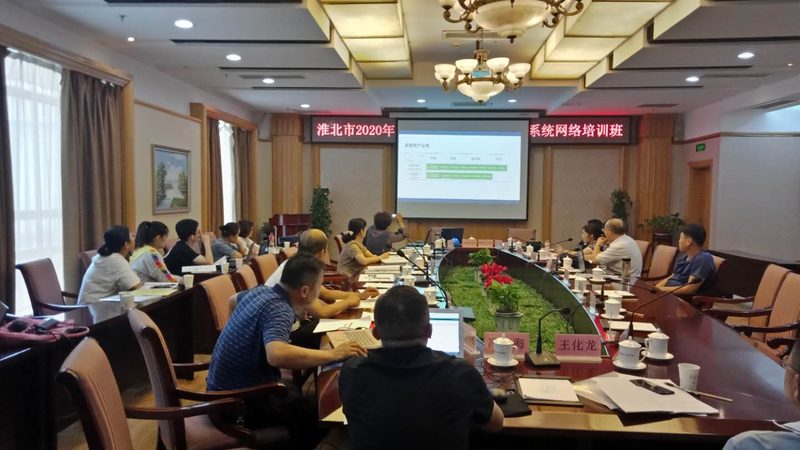 签订电工培训包就业合同时，首先要明确合同内容。合同应包括但不限于以下条款：