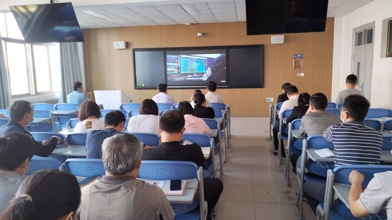 二级建造师零基础培训班费用通常由以下几个部分构成：