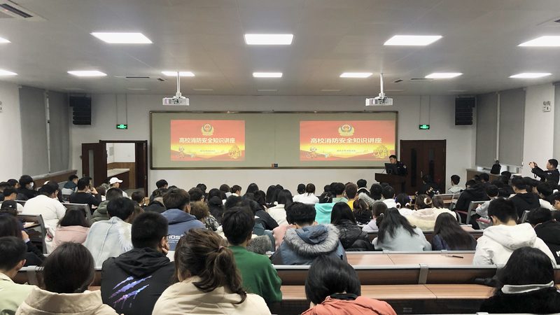 行业背景：IT行业快速发展，职业培训需求旺盛